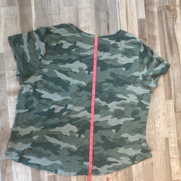 Old Navy Everywear Tee - Picture 7 of 7